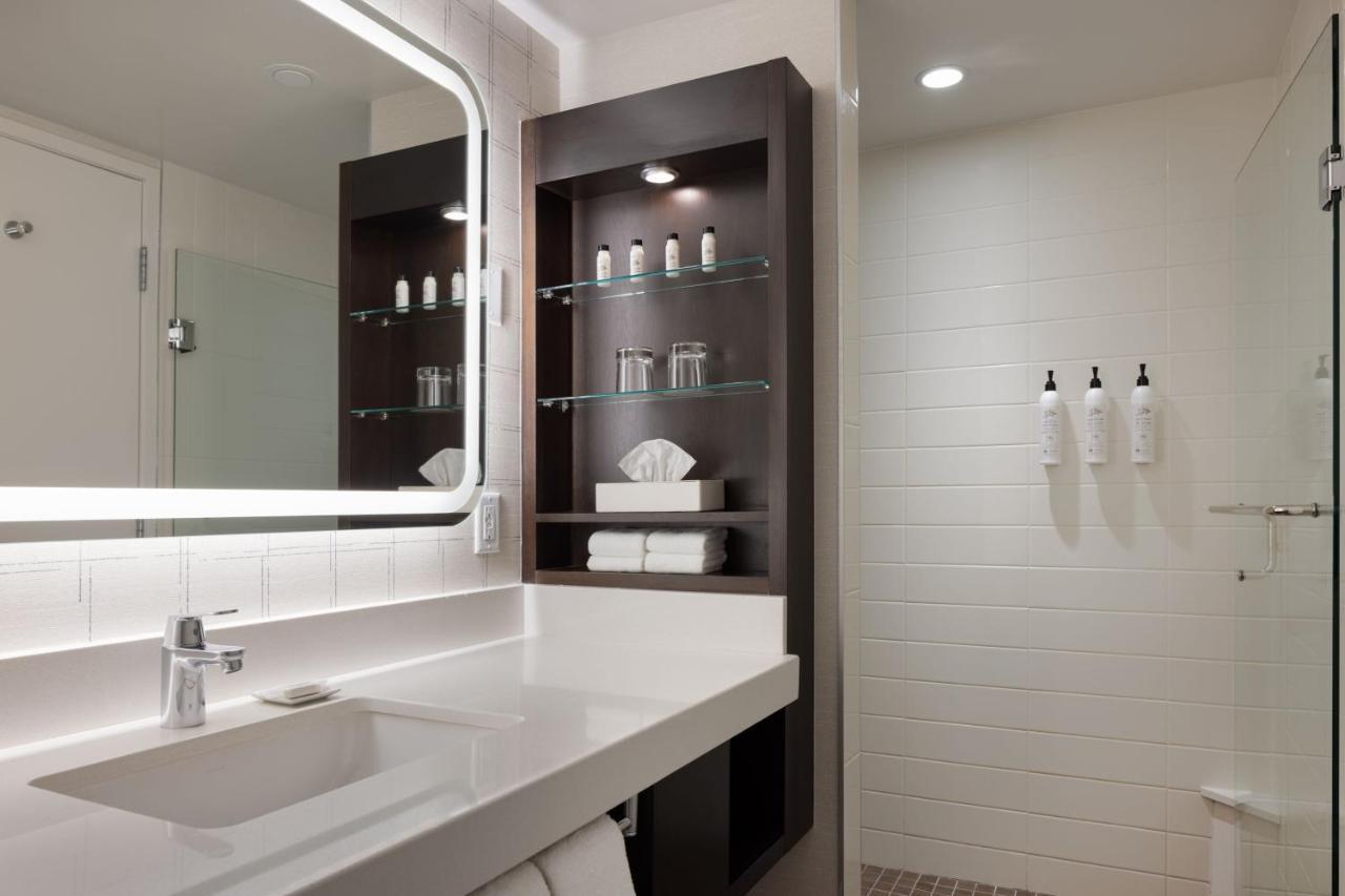 Delta By Marriott Ocean Pointe Resort